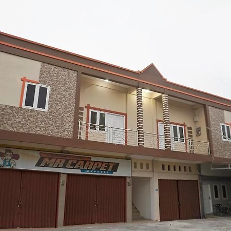 فندق Reddoorz Syariah Near Sultan Syarif Kasim II Airport بيكانبارو المظهر الخارجي الصورة