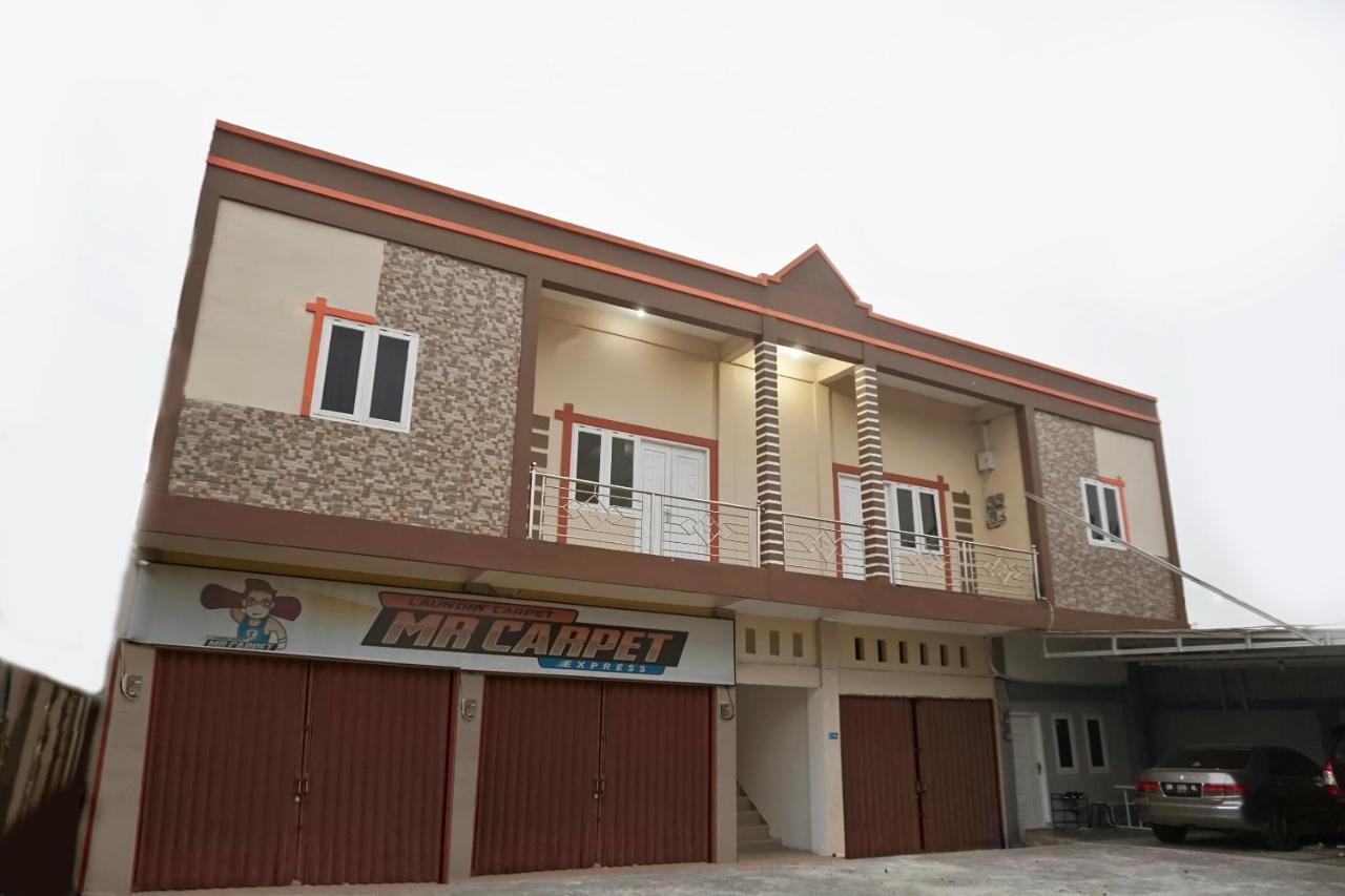 فندق Reddoorz Syariah Near Sultan Syarif Kasim II Airport بيكانبارو المظهر الخارجي الصورة